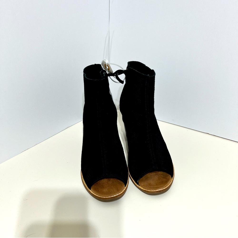 TOMS boot shoe black open toe size 9 S15650